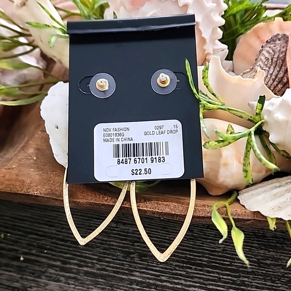 🌟NWT🌟 INC Gold leaf Drop  Earrings w/sparkling pave crystals. Comes with pouch - Picture 2 of 3